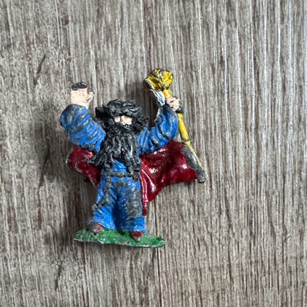 Wizard Figurine with Red Cape and Blue Robe - Dungeons & Dragons